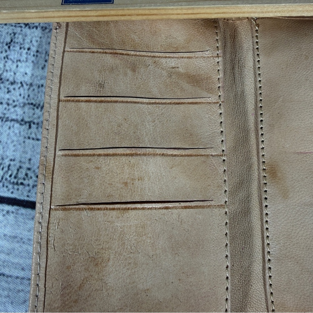 Tan Hand Tooled Embossed Leather Wallet - Unbranded - Picture 8 of 9